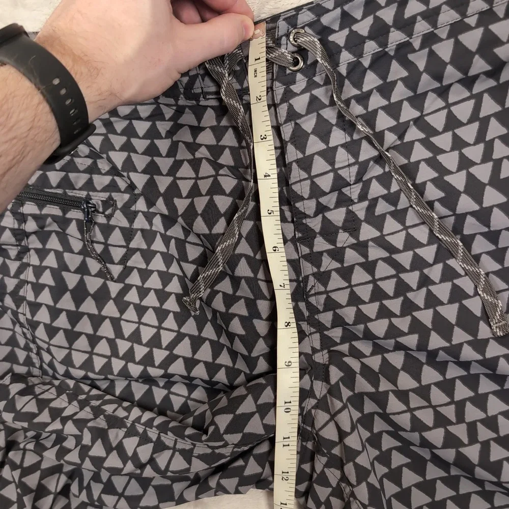 Patagonia Board Shorts Mens 32x9 Grey Geometric Cargo Pocket Swim Trunks